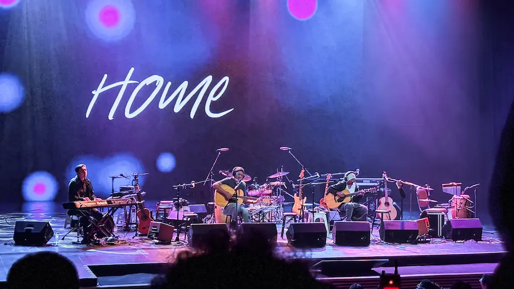 Thee's playing Home